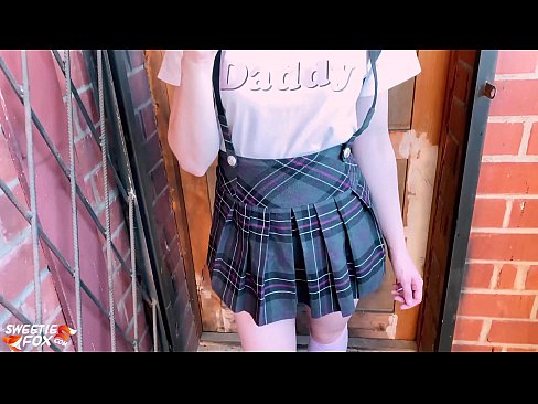 ❤️ Skolniece dziļi sūc savu locekli un nodarbību vietā dīdās. Porno pie lv.np64.ru